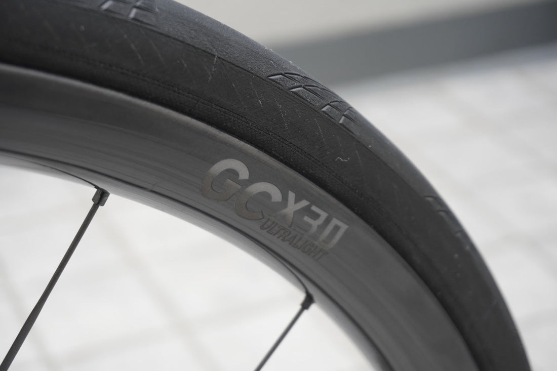 A Simple Guide to Tubeless vs Clincher vs Tubular vs Hookless Wheels and Tires