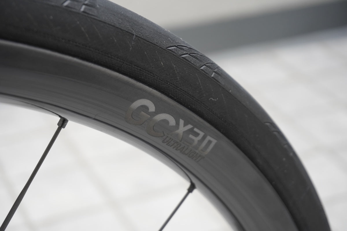 A Simple Guide to Tubeless vs Clincher vs Tubular vs Hookless Wheels and Tires