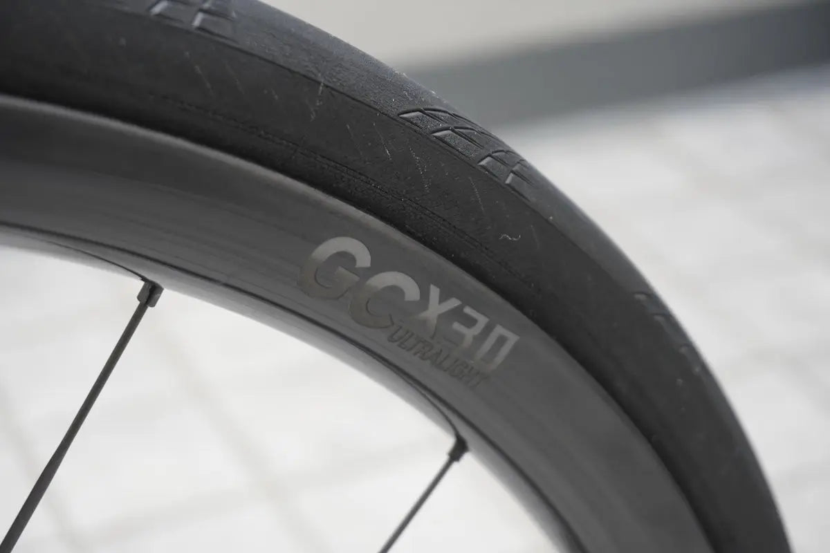 A Simple Guide to Tubeless vs Clincher vs Tubular and Hookless Wheels - Particle